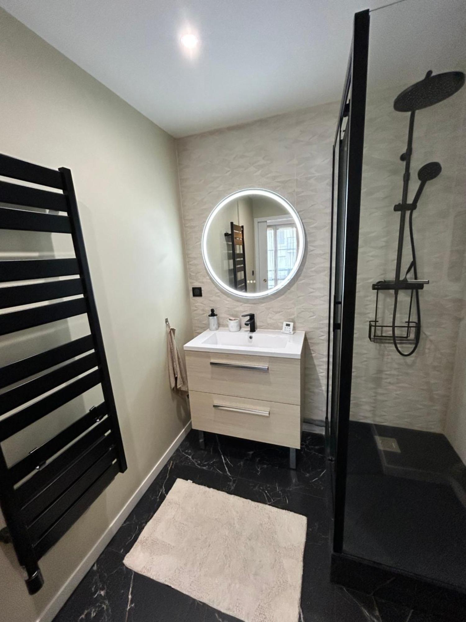 Sweet And Comfy In Hyper City Center With Netflix, Prime And Disney Plus Included Нуази-ле-Гран Екстериор снимка